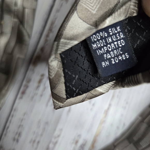 NWT Stafford Men’s Tie Gray Geometric Geo Jacquard Classic Business 100% Silk - Picture 6 of 6